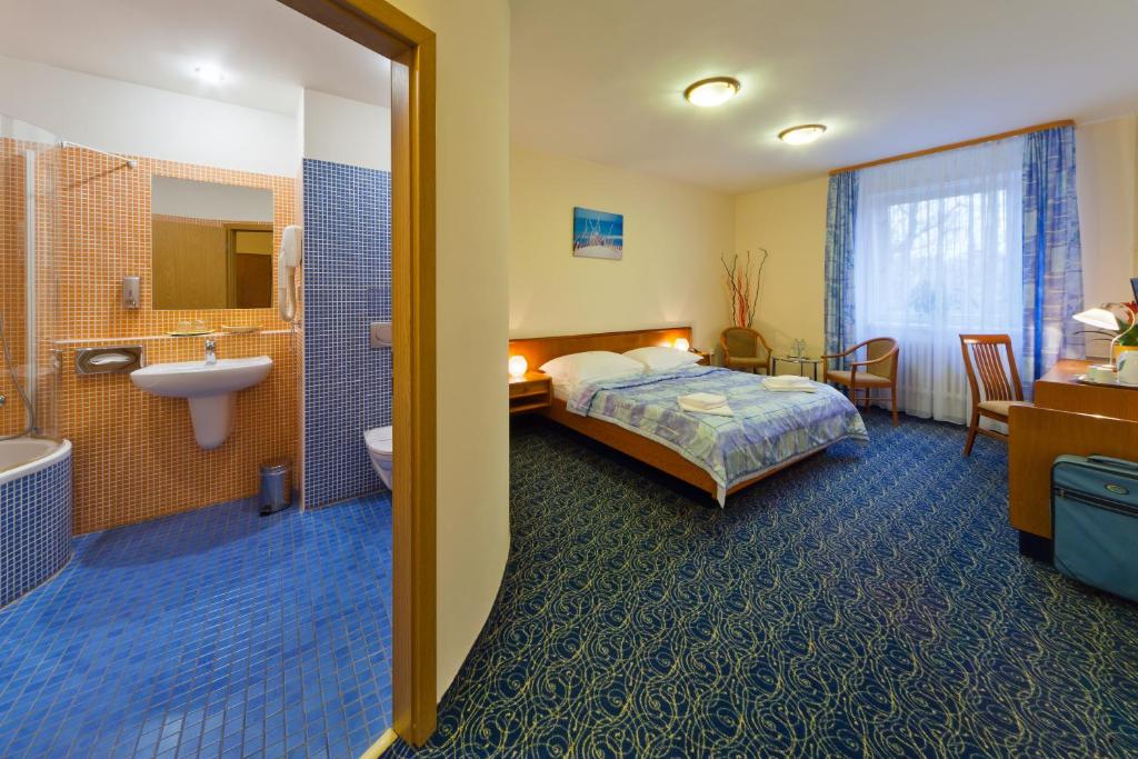Łóżko lub łóżka w pokoju w obiekcie Hotel Panorama