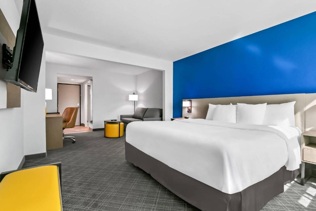 Comfort Inn & Suites Grand Blanc-Flint - 