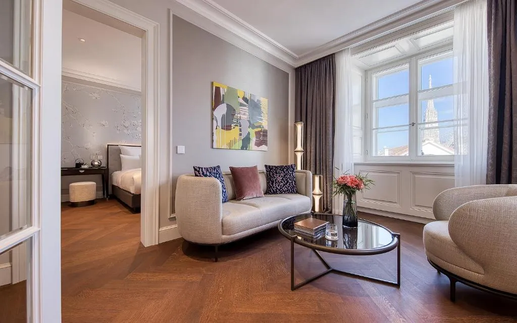 Deluxe Suite City View