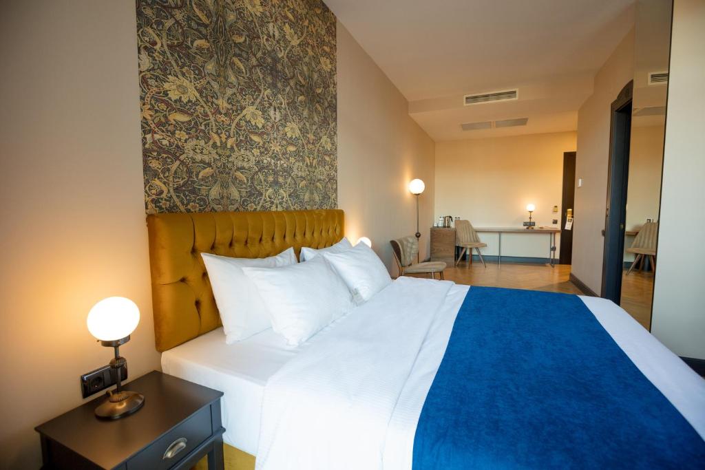 Postel nebo postele na pokoji v ubytování Museum Hotel