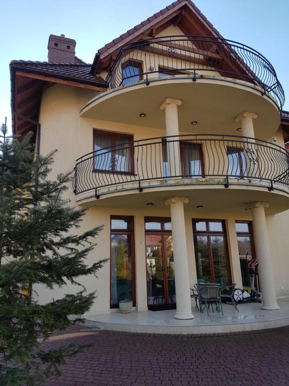 a large building with a balcony on top of it at Villa Amber in Międzywodzie