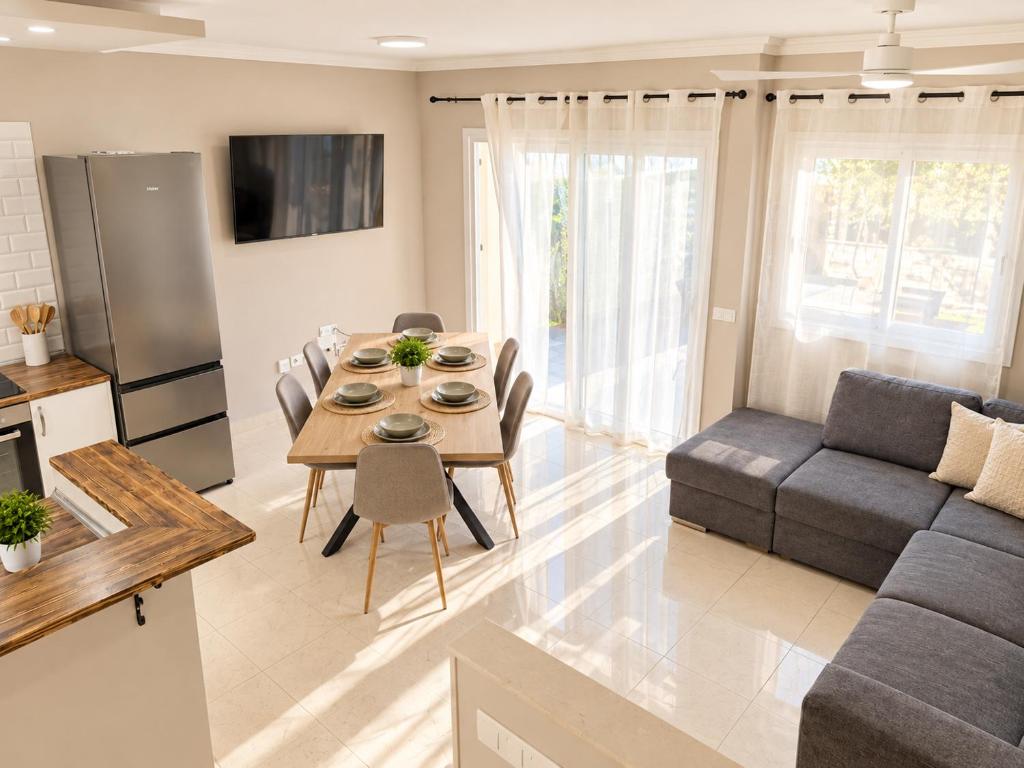 Los Cristianos - 5 Bedroom Townhouse