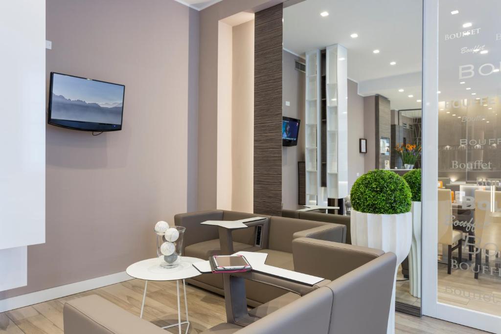 TV a/nebo společenská místnost v ubytování Hotel Mistral