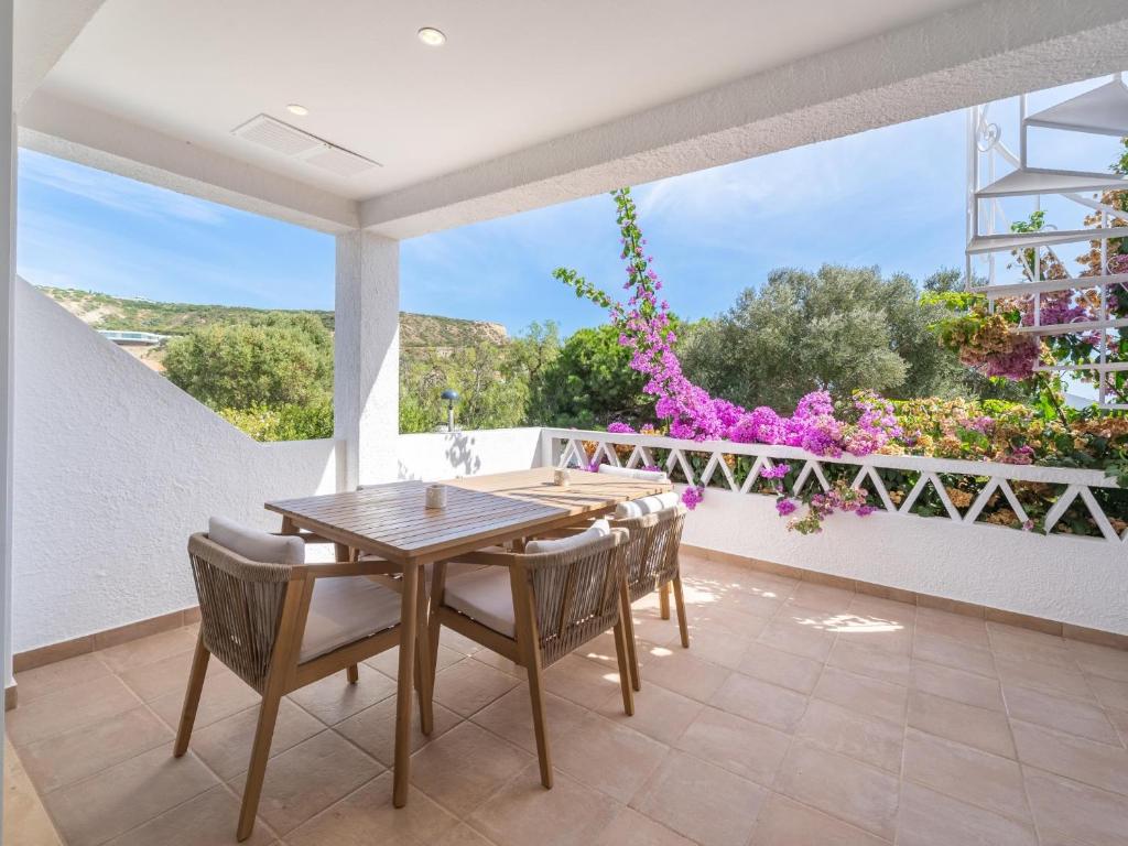 Traditional House in Luz, Steps from the Beach #2004