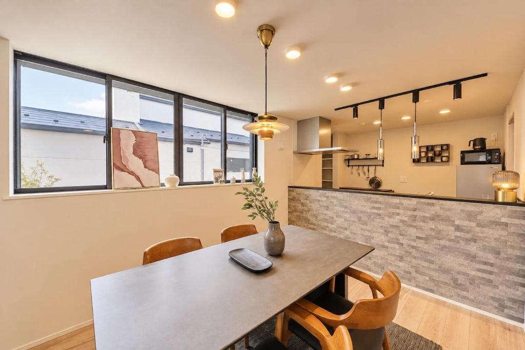 9 minutes to Shinjuku , New 97m2 House, 3 Bedrooms, Free Parking