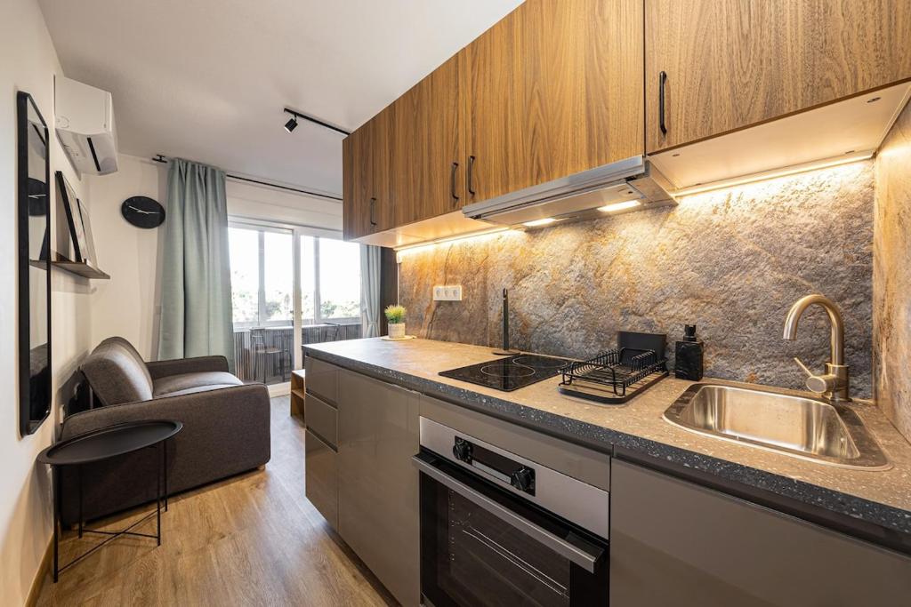 Palm Apartments Sunny Studio Fast Wi-Fi ideal for Long Stay