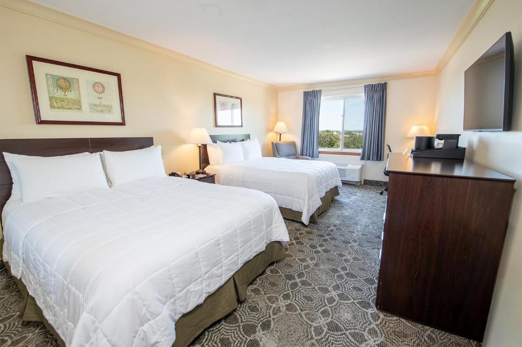 Meadowlands Plaza Hotel - 