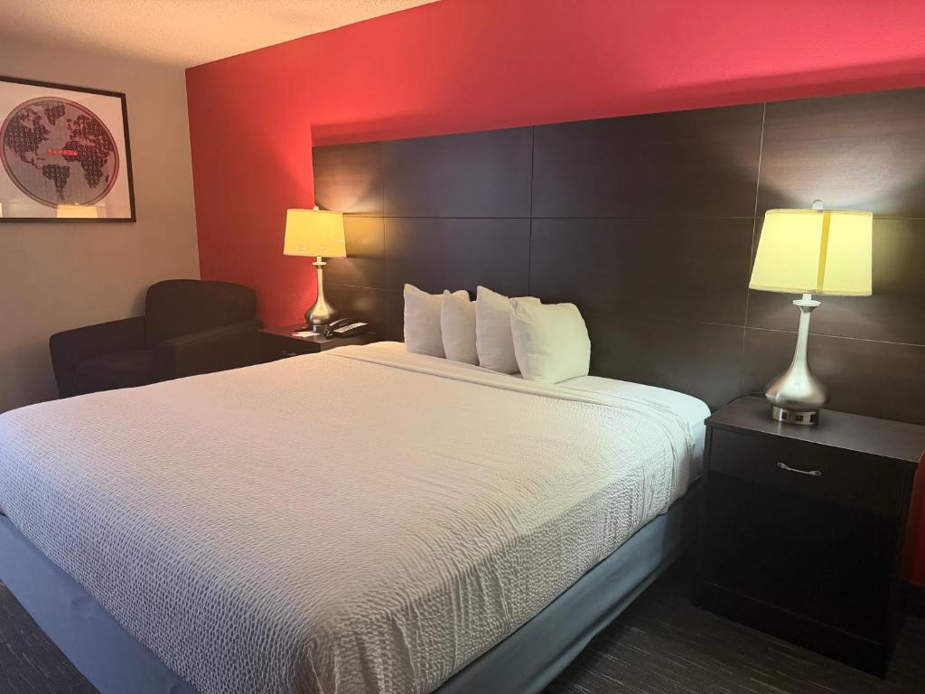 Ramada by Wyndham Sioux Falls Airport - Waterpark Resort & Event Center - 