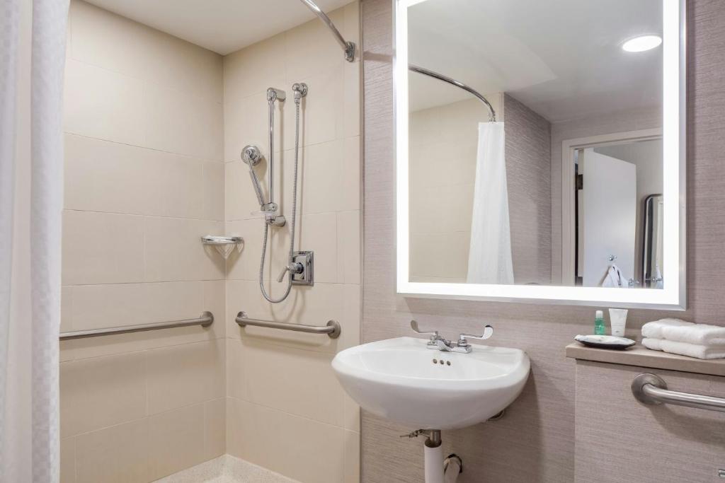 The Westin Kansas City at Crown Center - 