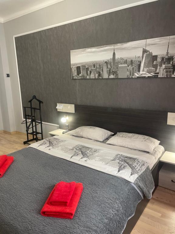 Modern Red Apartment photo 2