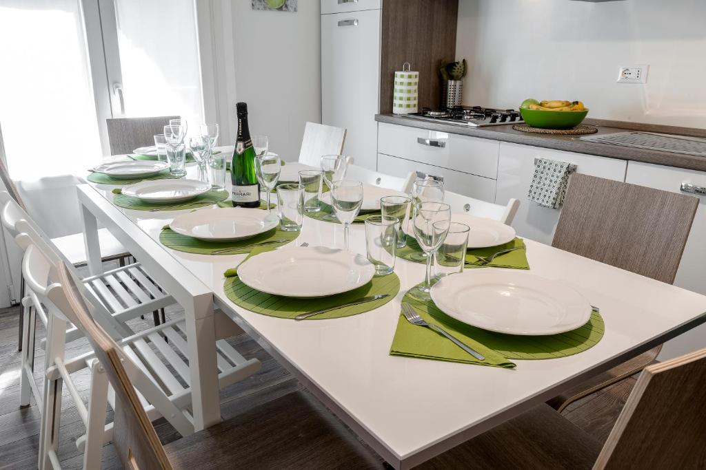 Kuchnia lub aneks kuchenny w obiekcie StayEasy Filzi11 - 3 Bedrooms, 2 baths - Central Station