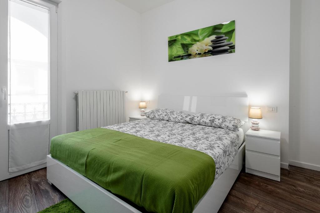 Łóżko lub łóżka w pokoju w obiekcie StayEasy Filzi11 - 3 Bedrooms, 2 baths - Central Station
