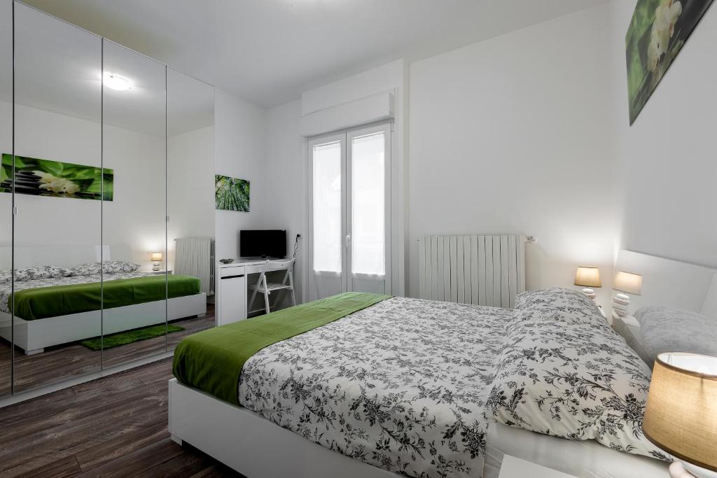 Łóżko lub łóżka w pokoju w obiekcie StayEasy Filzi11 - 3 Bedrooms, 2 baths - Central Station