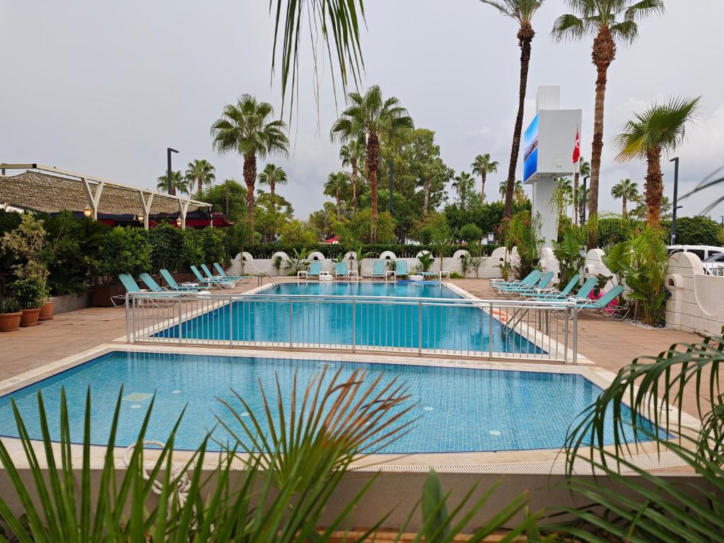 امکانات The Corner Park Hotel - تصویر ۴