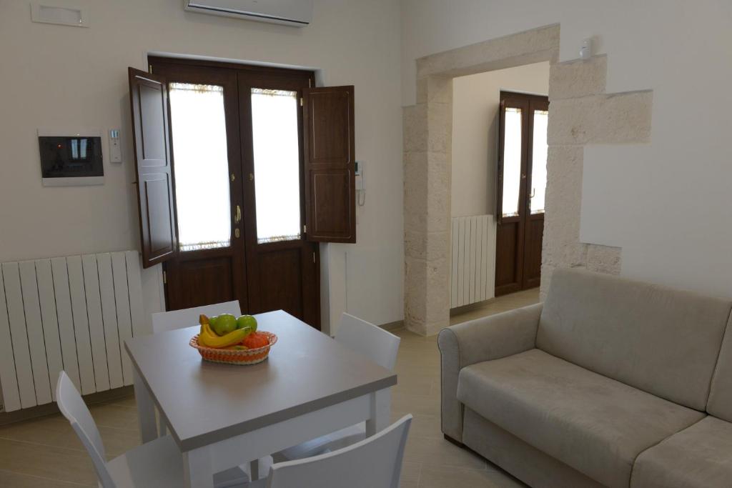 A seating area at Domus Antiqua Residence