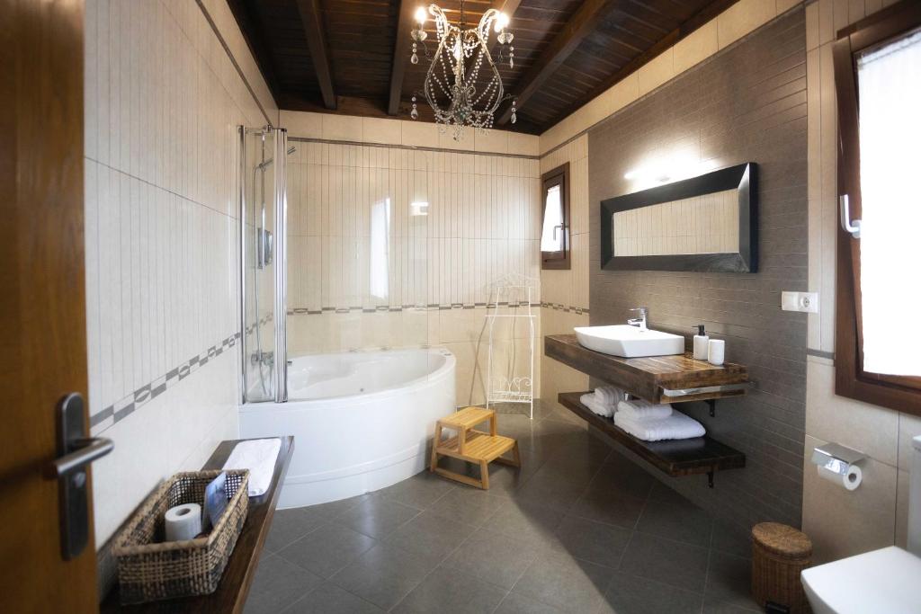 Casa Ramiras - Jacuzzi privado en la habitación en O Viso