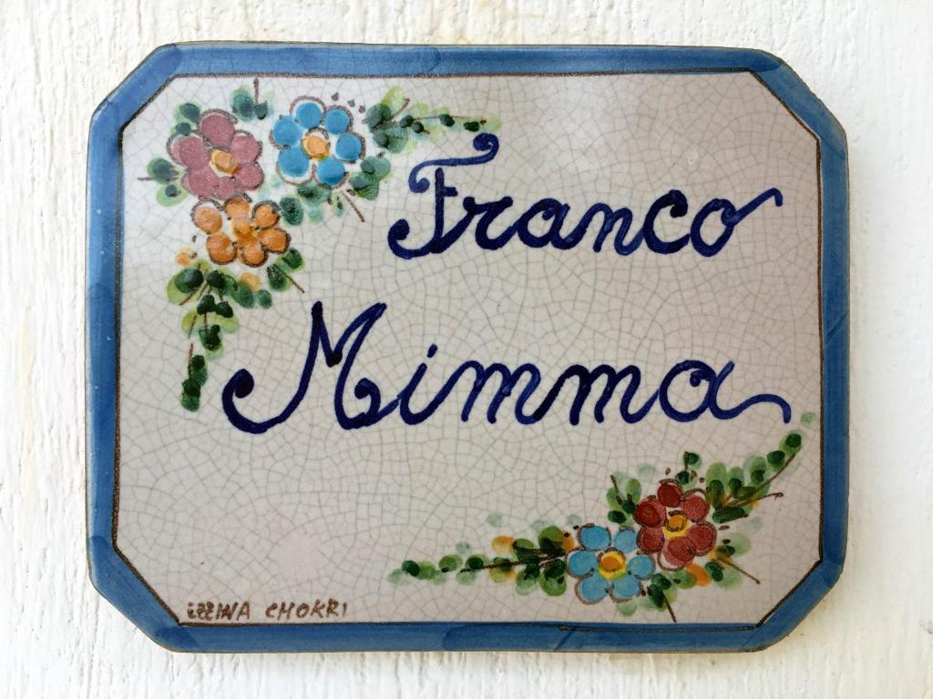 サン・ヴィート・ロ・カーポにあるFranco e Mimmaの花の小さなフランカの印