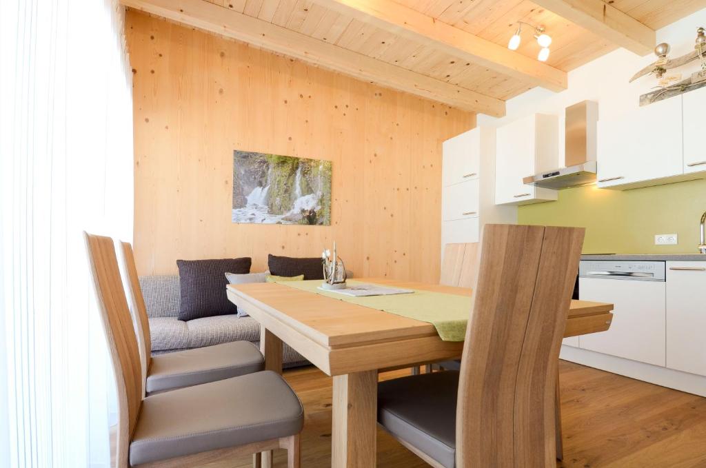 Kuchyňa alebo kuchynka v ubytovaní Schörghof