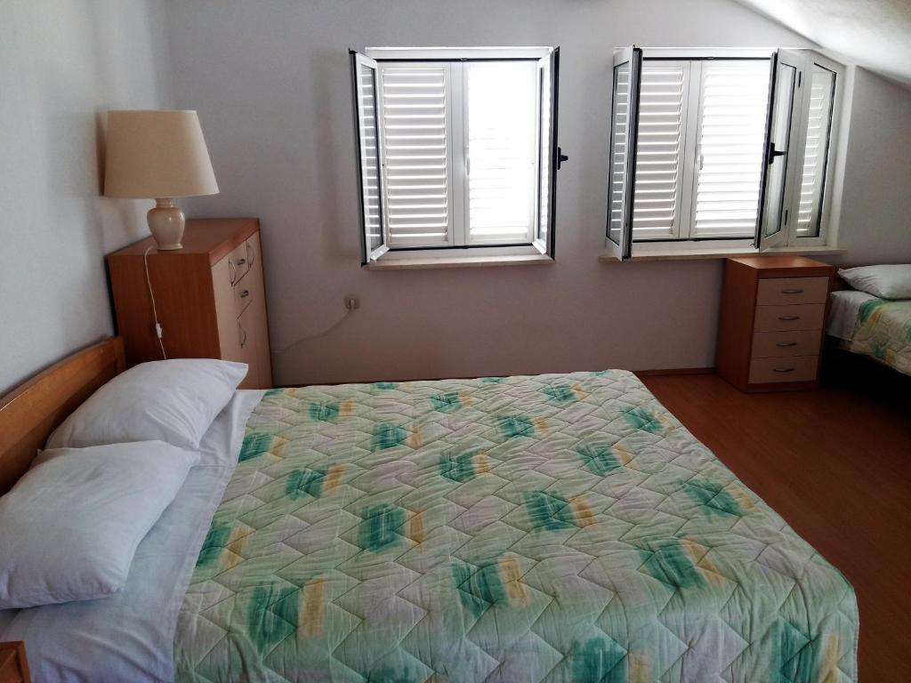 Postel nebo postele na pokoji v ubytování Apartments Ćenan