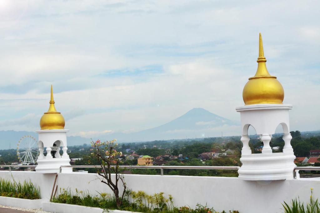 Üldine mäevaade või majutusasutusest Tara Hotel Yogyakarta pildistatud vaade
