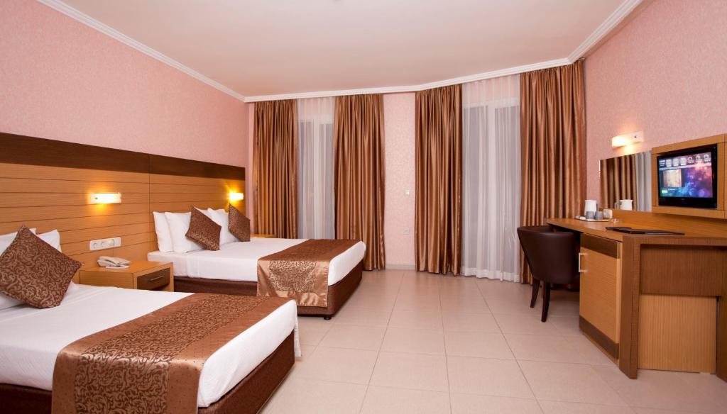 Remi Hotel - Standard Triple Room