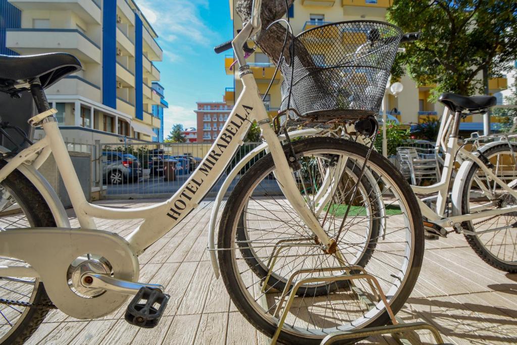Jízda na kole v ubytování Hotel Mirabella nebo okolí