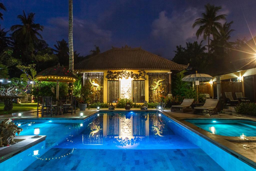 甘地達薩的住宿－鳳梨別墅，夜间带游泳池的别墅