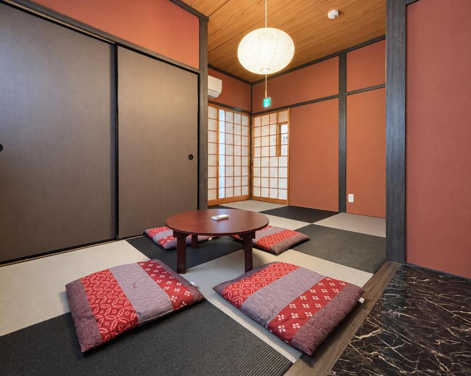 East Shin-Osaka Hotel Apartment
