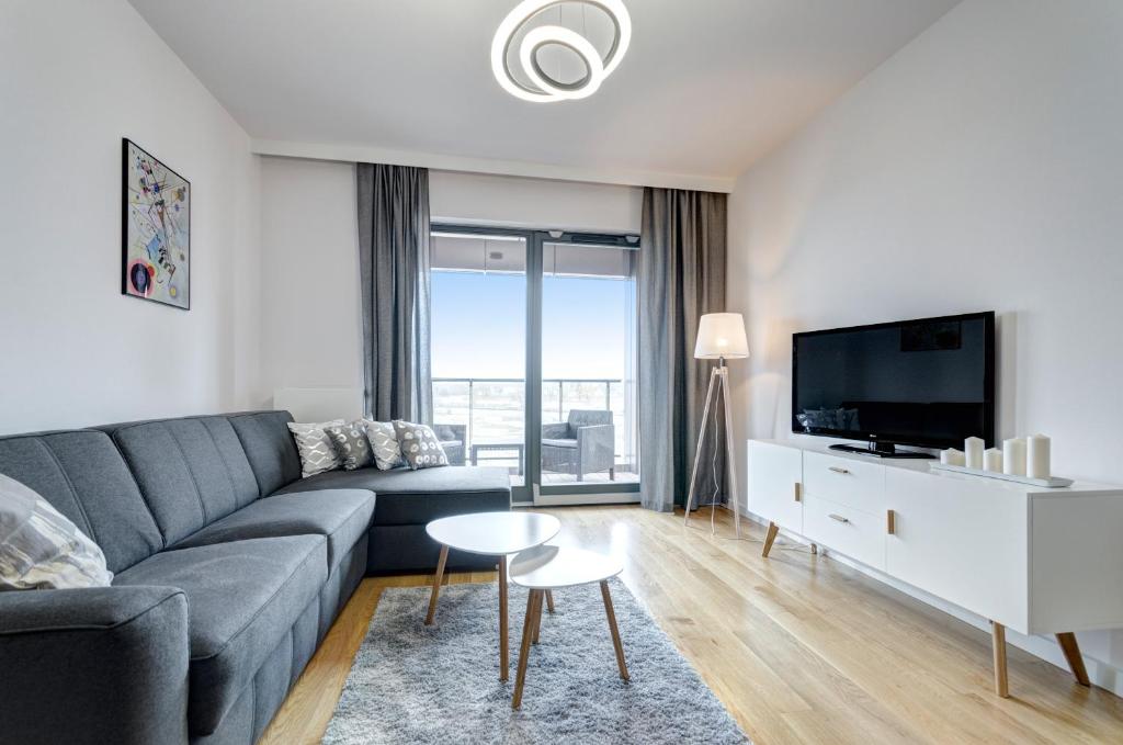 Televízia a/alebo spoločenská miestnosť v ubytovaní Apartments Brabank Old Town & by Noclegi Renters