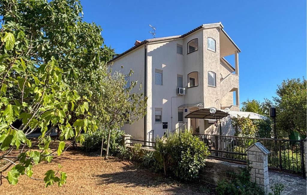 Lovely Apartment In Medulin With Wifi