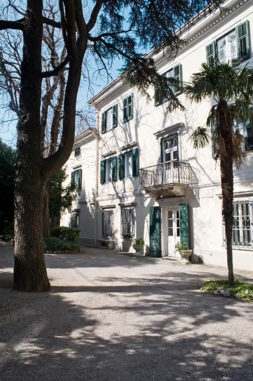 The building in which the holiday home is located