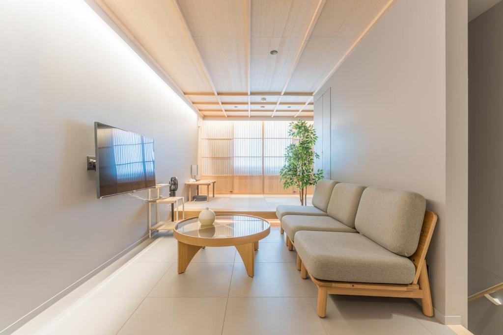 New Home 3BR 1 Min to the Station Namba 8 Min