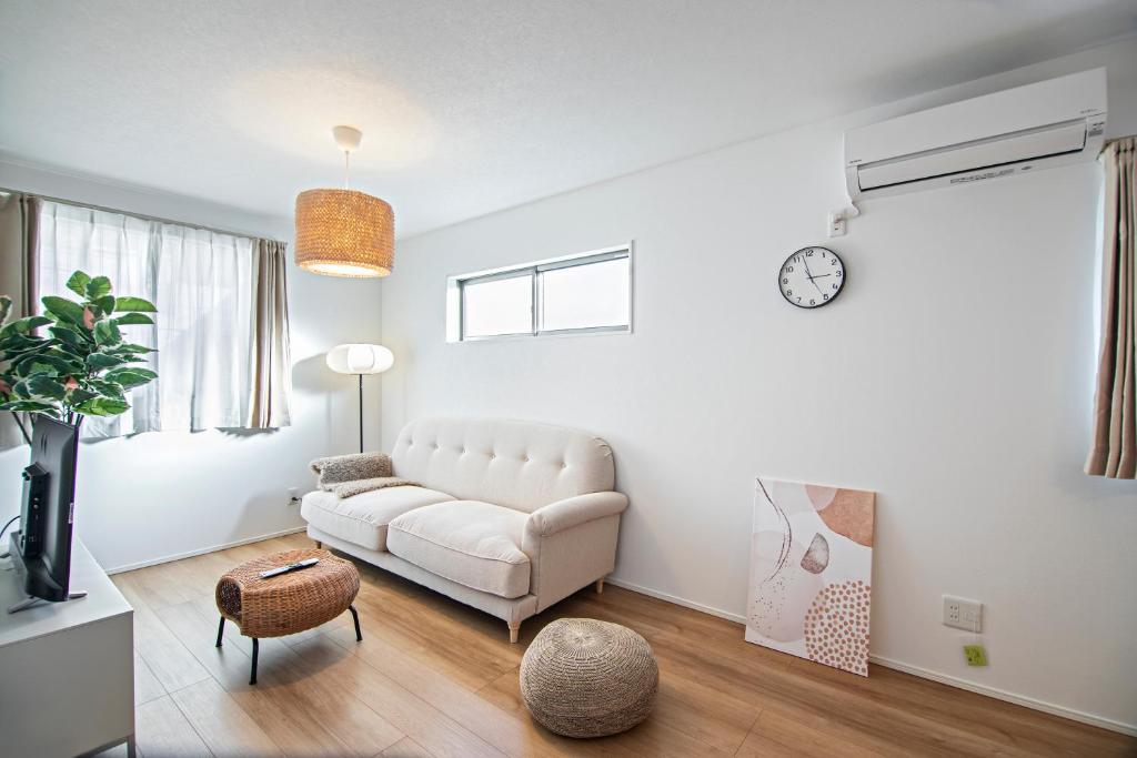 New! Spacious 3-Story Home! 旅タイム-岸里夏也 4ベッドルーム 10名宿泊可 桜通りすぐ 駐車場あり