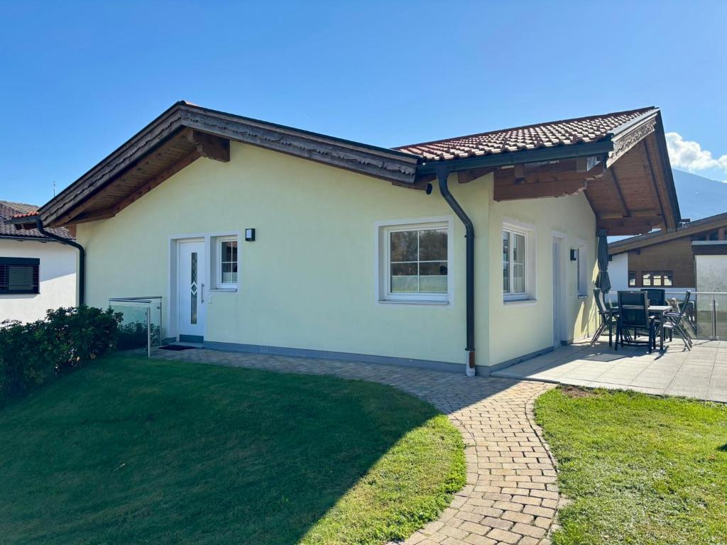inser Hoamat'l Apartment