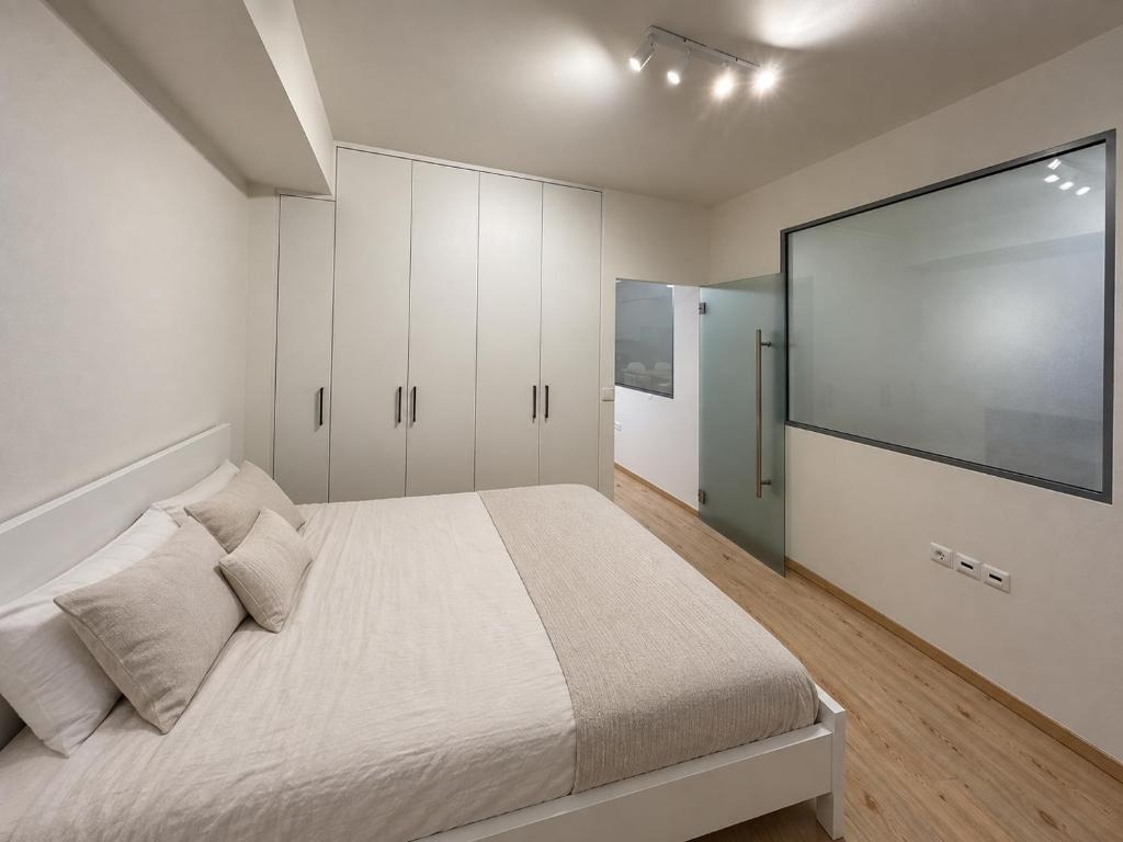 Pentelis 7A Apartment