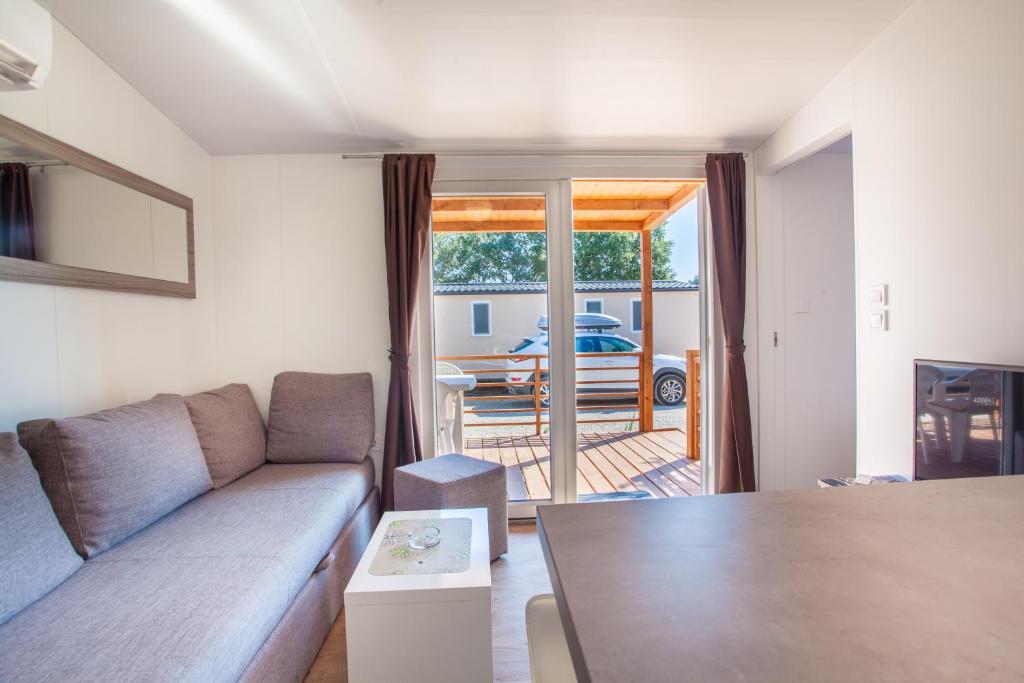 Posezení v ubytování Mobile Homes Rapoća
