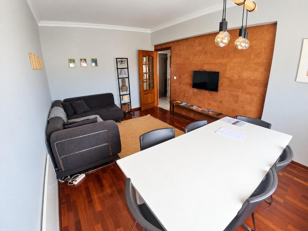 Flat with 3BR in Lisbon - Walk to FIL and MeoArena