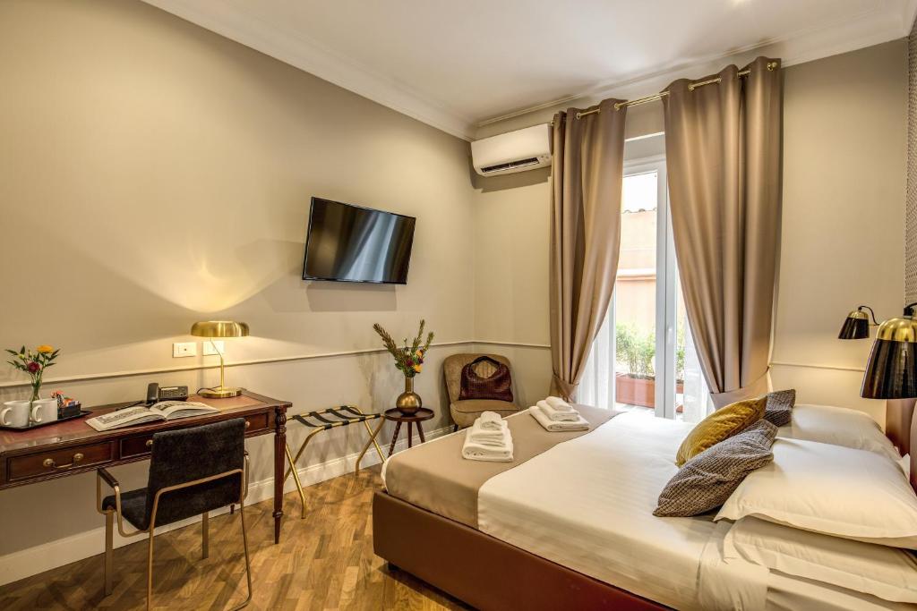 Postel nebo postele na pokoji v ubytování Charme Spagna Boutique Hotel