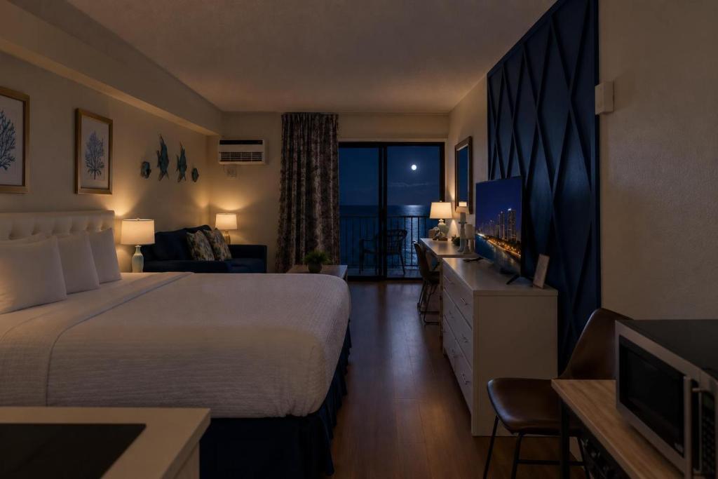 Beautifully Updated Ocean Front King Suite! Sea Mist Resort 20806 - Perfect for 2-4 guests!, Myrtle Beach, SC