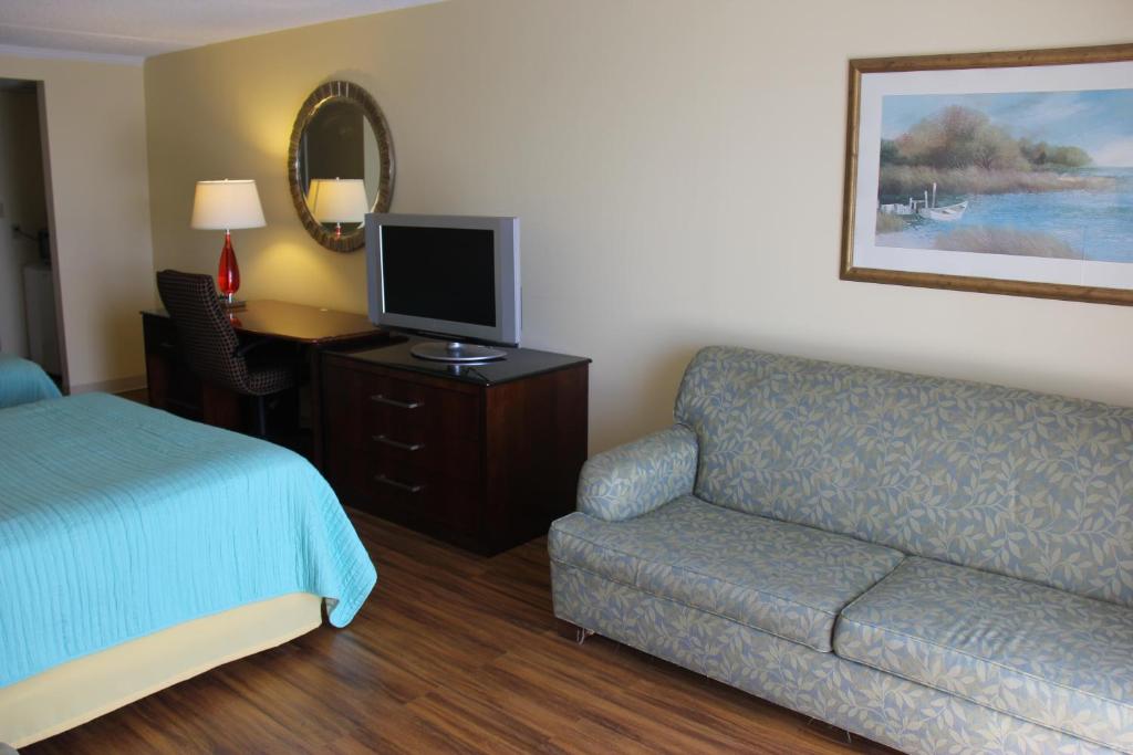 TV a/nebo společenská místnost v ubytování Seaside Inn & Suites