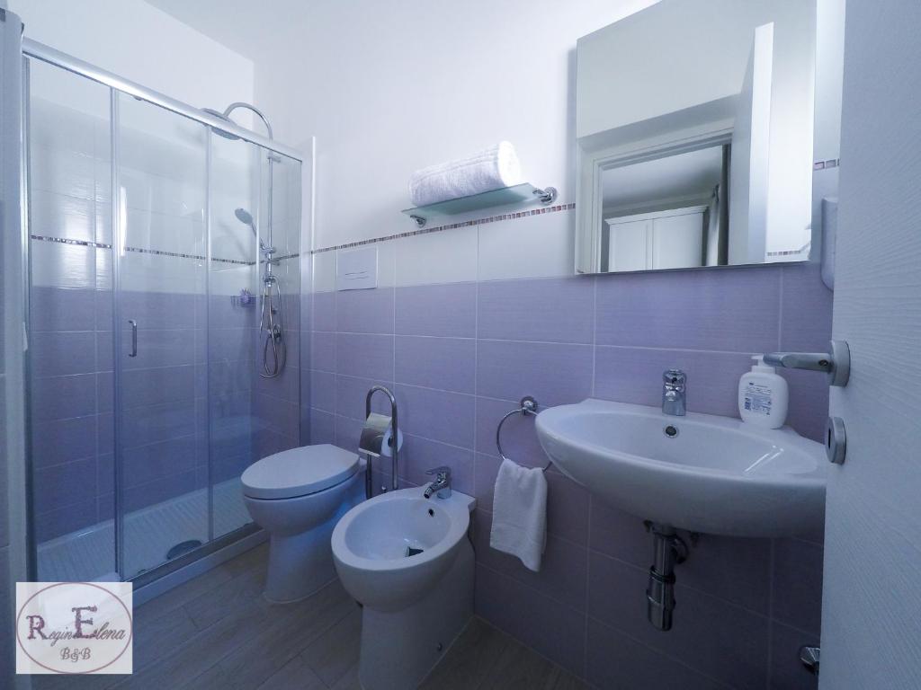 Koupelna v ubytování ReginElena B&B