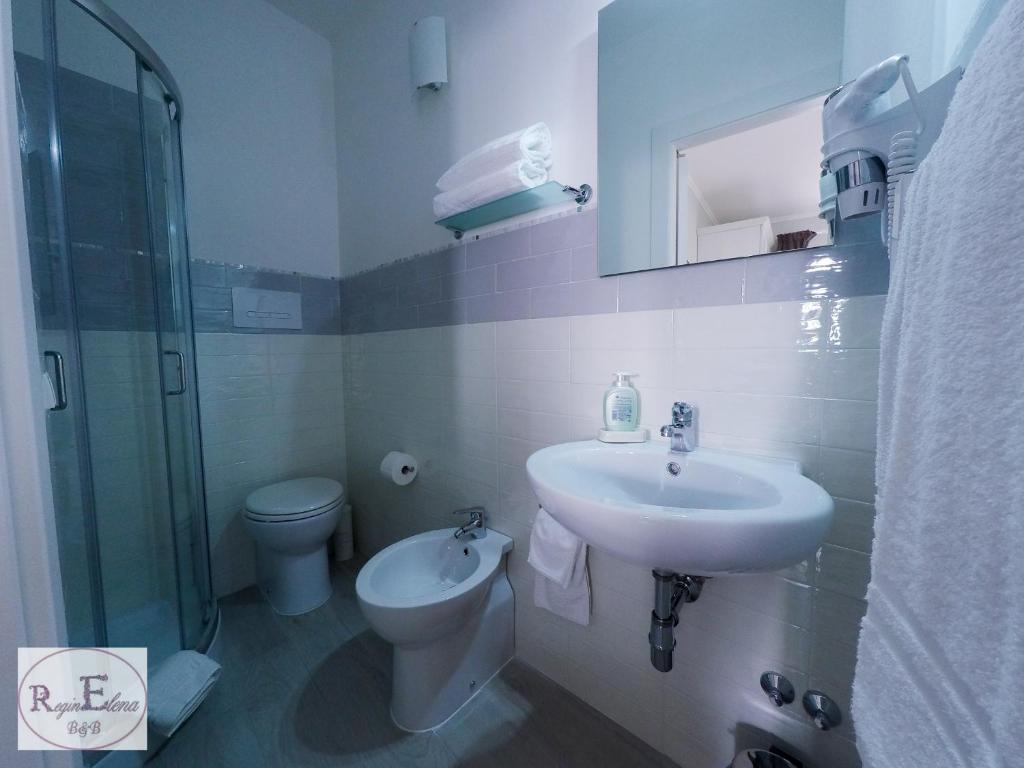 Koupelna v ubytování ReginElena B&B