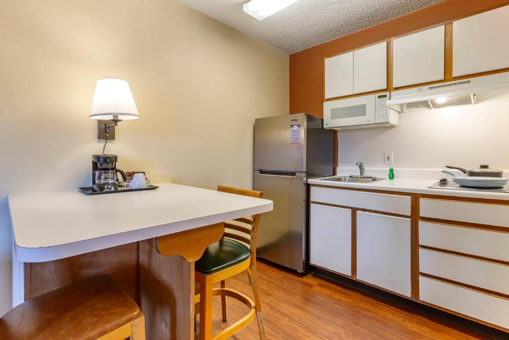 Suburban Studios - Housity