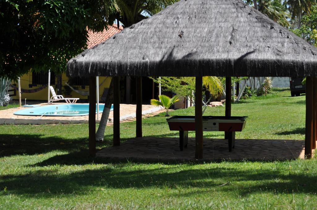Um jardim no exterior de Sitio Os Tres