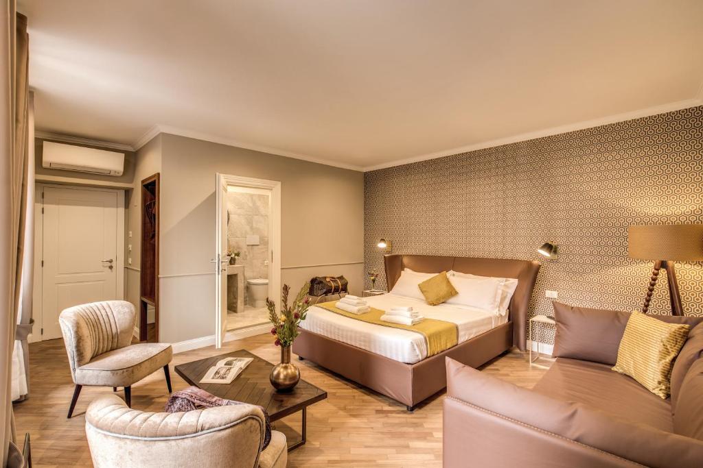 Postel nebo postele na pokoji v ubytování Charme Spagna Boutique Hotel