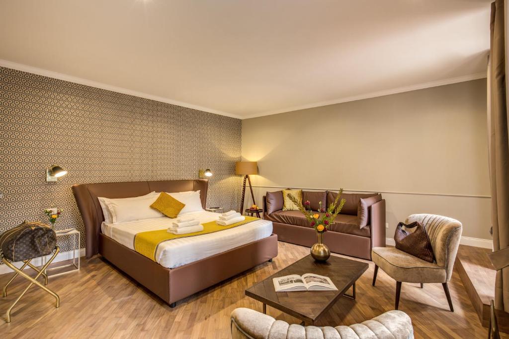 Postel nebo postele na pokoji v ubytování Charme Spagna Boutique Hotel