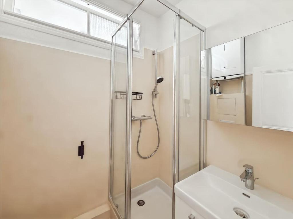 Studio lumineux pres du canal Saint Martin