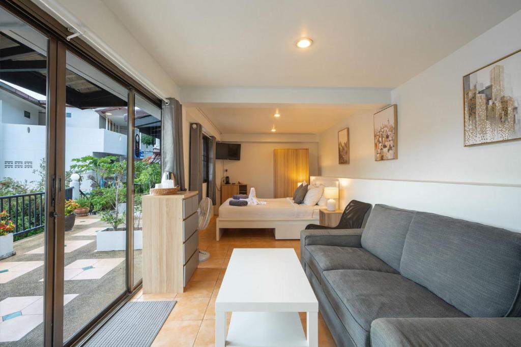 Two Chefs Inn - 