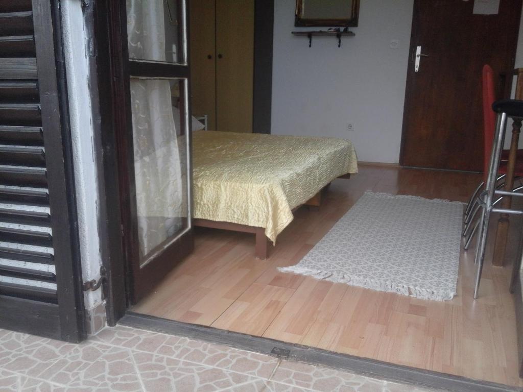 Guesthouse Alliya - 带共享浴室的双人间
