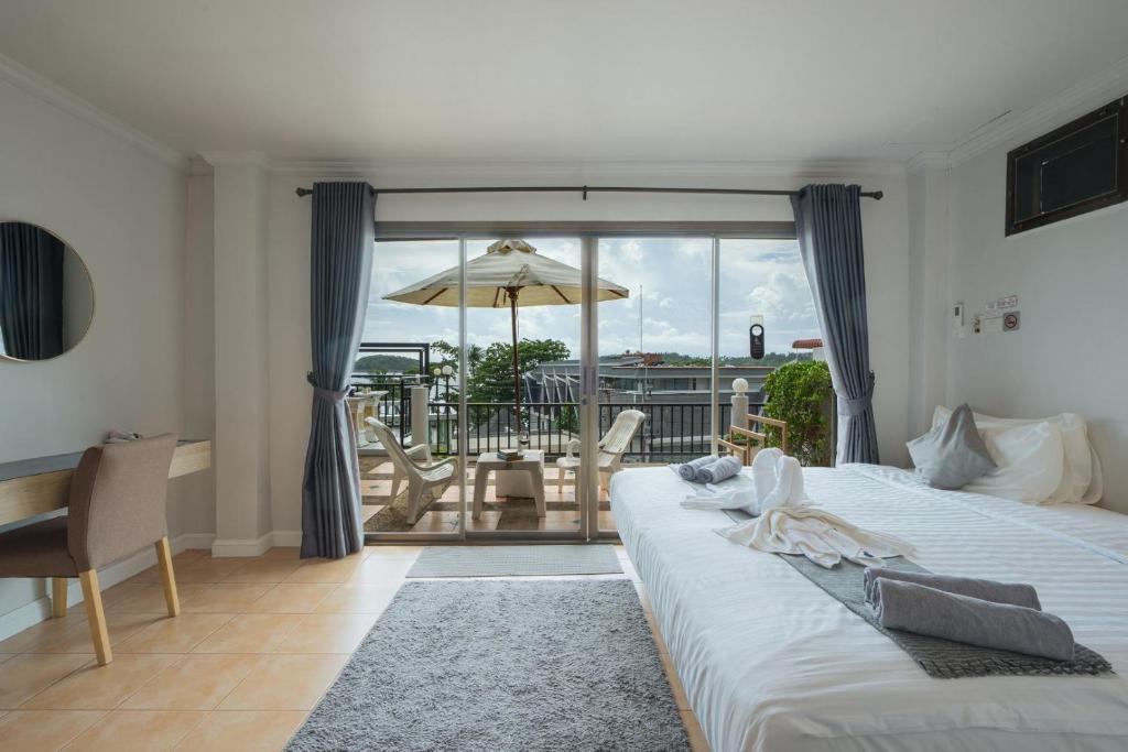 Two Chefs Inn - 